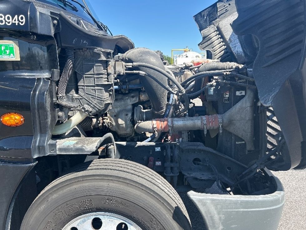 Sleeper Tractor-Heavy Duty Tractors-Freightliner-2019-Cascadia 12564ST-Ocala-FL-736,968\n\t\tmiles-$ 29,750 - Image 20