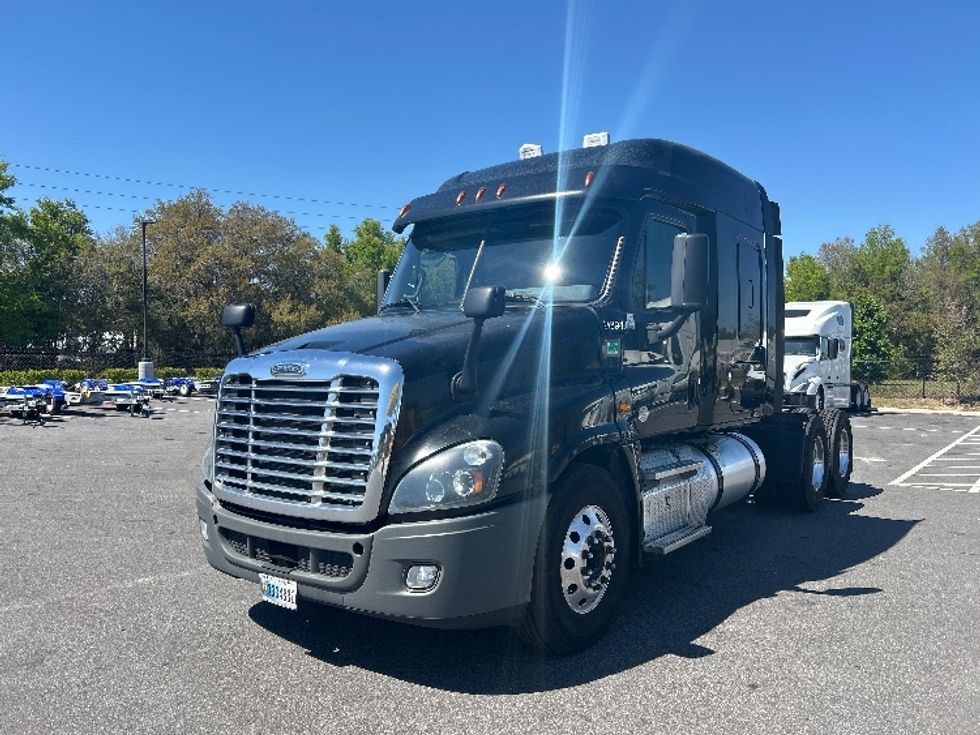 Sleeper Tractor-Heavy Duty Tractors-Freightliner-2019-Cascadia 12564ST-Ocala-FL-736,968\n\t\tmiles-$ 29,750 - Image 3
