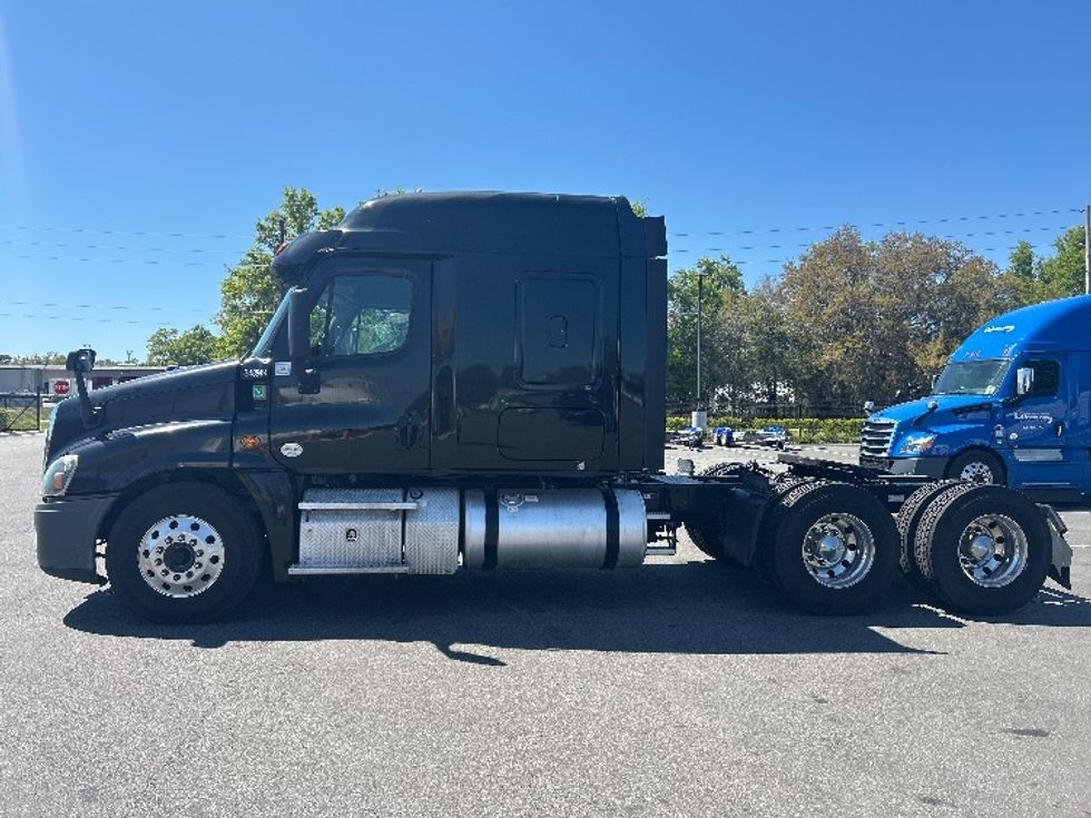 Sleeper Tractor-Heavy Duty Tractors-Freightliner-2019-Cascadia 12564ST-Ocala-FL-736,968\n\t\tmiles-$ 29,750 - Image 4
