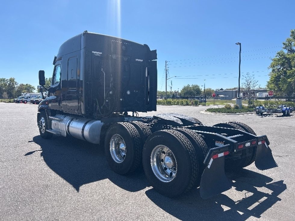 Sleeper Tractor-Heavy Duty Tractors-Freightliner-2019-Cascadia 12564ST-Ocala-FL-736,968\n\t\tmiles-$ 29,750 - Image 5
