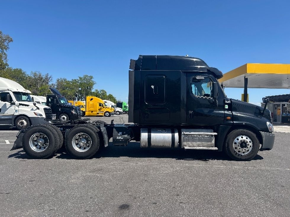 Sleeper Tractor-Heavy Duty Tractors-Freightliner-2019-Cascadia 12564ST-Ocala-FL-736,968\n\t\tmiles-$ 29,750 - Image 8