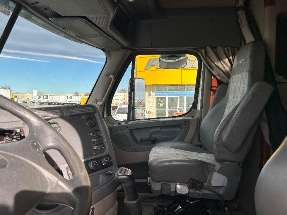 Sleeper Tractor-Heavy Duty Tractors-Freightliner-2019-Cascadia 12564ST-Oklahoma City-OK-551,004\n\t\tmiles-$ 47,000 - Image 11