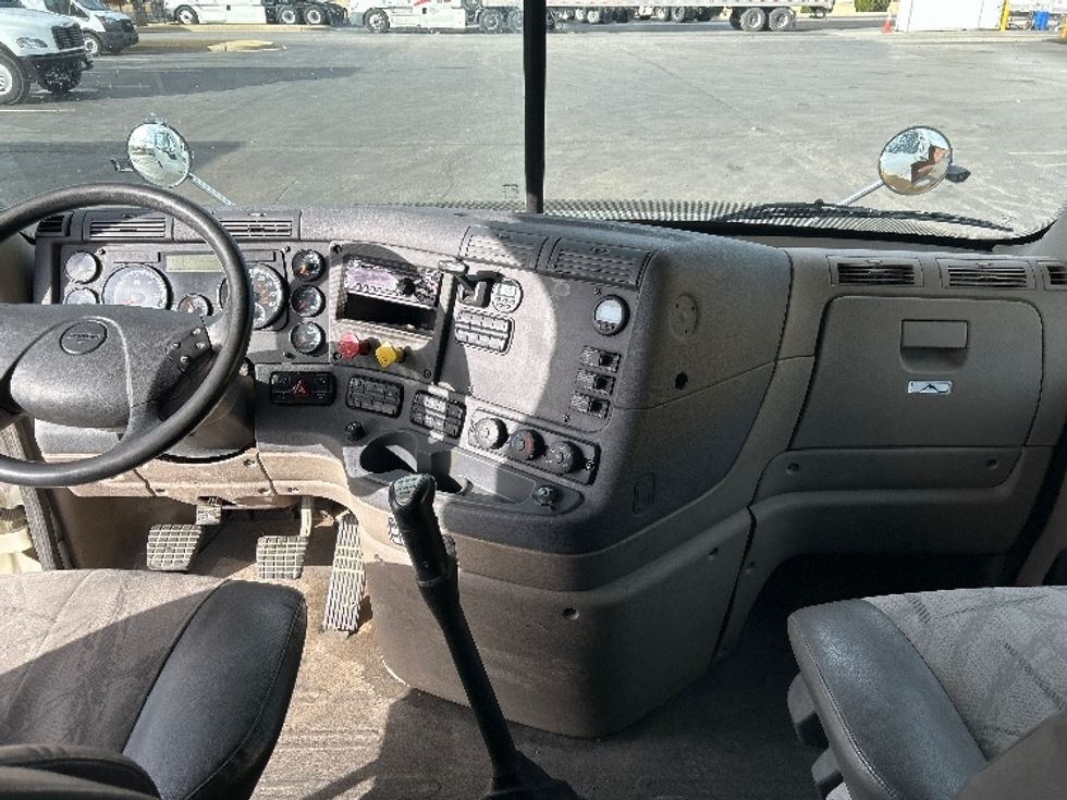 Sleeper Tractor-Heavy Duty Tractors-Freightliner-2019-Cascadia 12564ST-Oklahoma City-OK-551,004\n\t\tmiles-$ 47,000 - Image 12