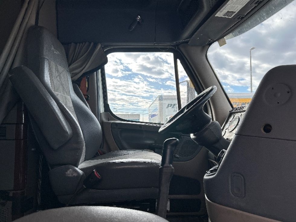 Sleeper Tractor-Heavy Duty Tractors-Freightliner-2019-Cascadia 12564ST-Oklahoma City-OK-551,004\n\t\tmiles-$ 47,000 - Image 15