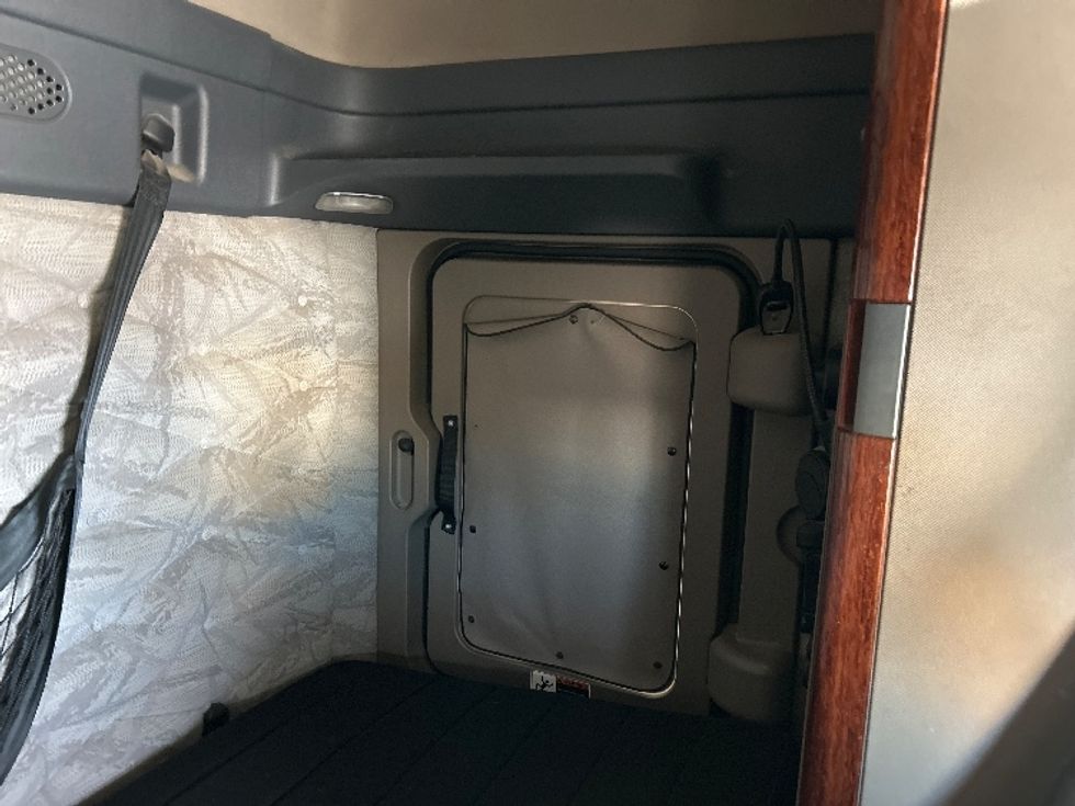 Sleeper Tractor-Heavy Duty Tractors-Freightliner-2019-Cascadia 12564ST-Oklahoma City-OK-551,004\n\t\tmiles-$ 47,000 - Image 18