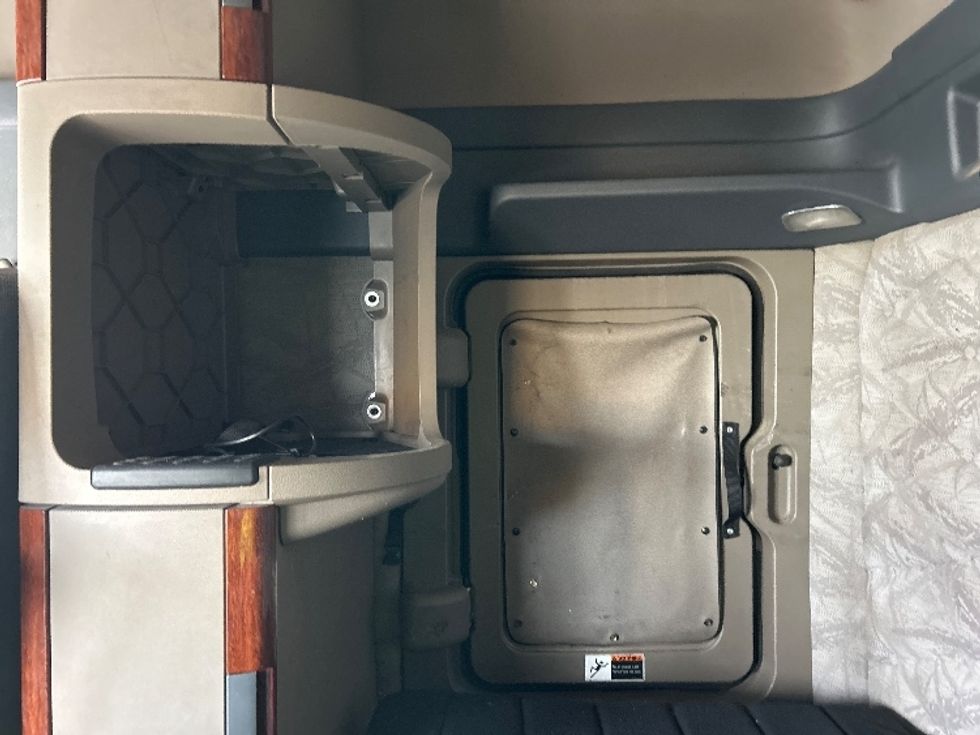 Sleeper Tractor-Heavy Duty Tractors-Freightliner-2019-Cascadia 12564ST-Oklahoma City-OK-551,004\n\t\tmiles-$ 47,000 - Image 19