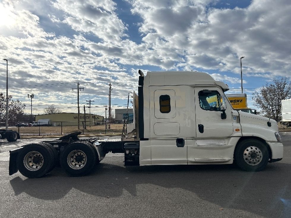 Sleeper Tractor-Heavy Duty Tractors-Freightliner-2019-Cascadia 12564ST-Oklahoma City-OK-551,004\n\t\tmiles-$ 47,000 - Image 8
