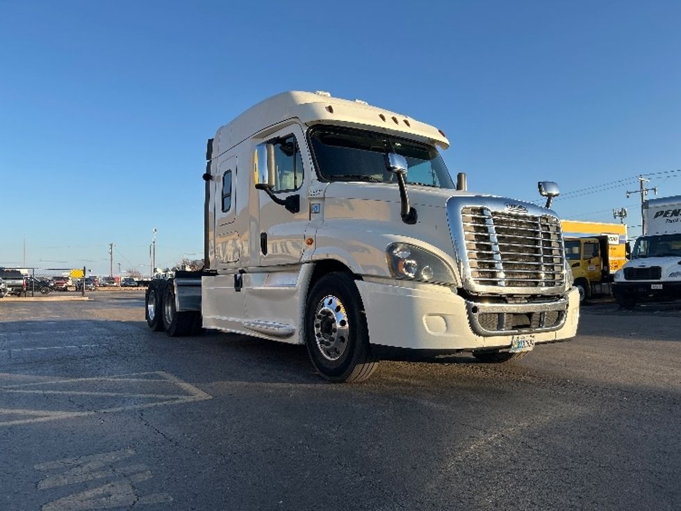Sleeper Tractor-Heavy Duty Tractors-Freightliner-2019-Cascadia 12564ST-Oklahoma City-OK-599,342\n\t\tmiles-$ 42,500 - Image 1