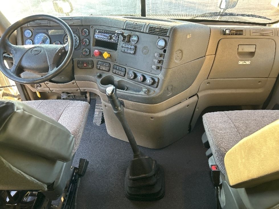 Sleeper Tractor-Heavy Duty Tractors-Freightliner-2019-Cascadia 12564ST-Oklahoma City-OK-599,342\n\t\tmiles-$ 42,500 - Image 12