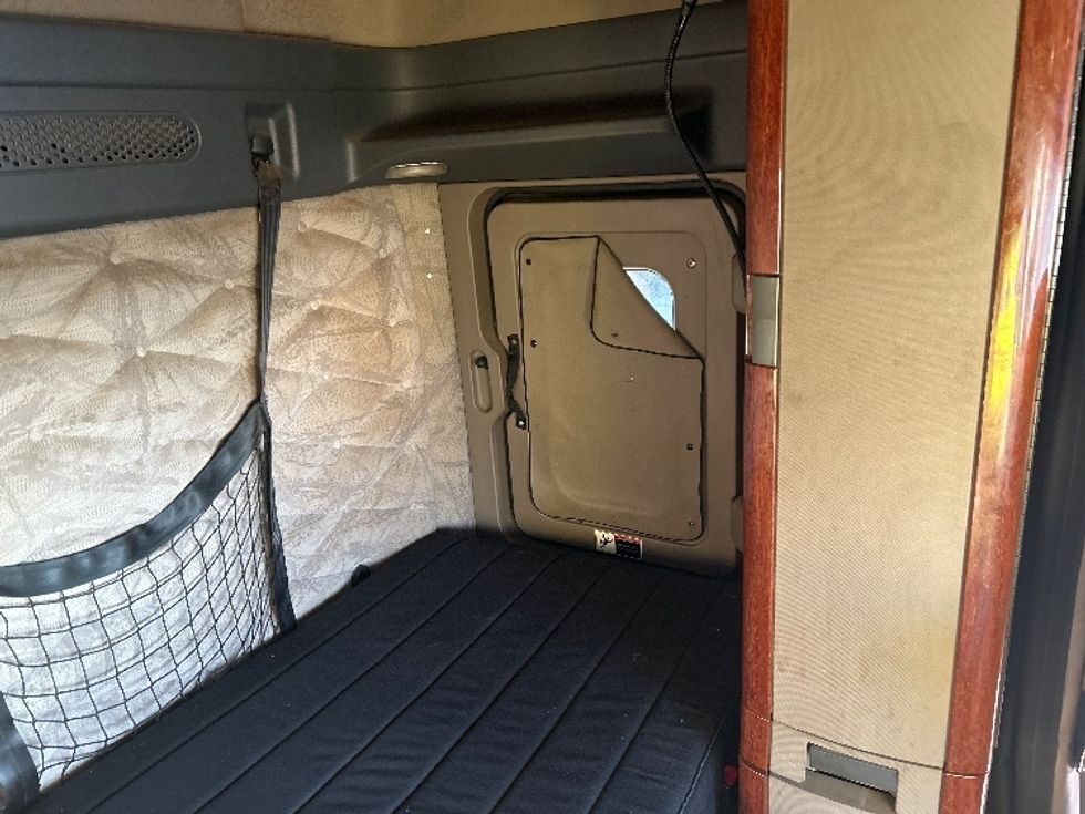 Sleeper Tractor-Heavy Duty Tractors-Freightliner-2019-Cascadia 12564ST-Oklahoma City-OK-599,342\n\t\tmiles-$ 42,500 - Image 18