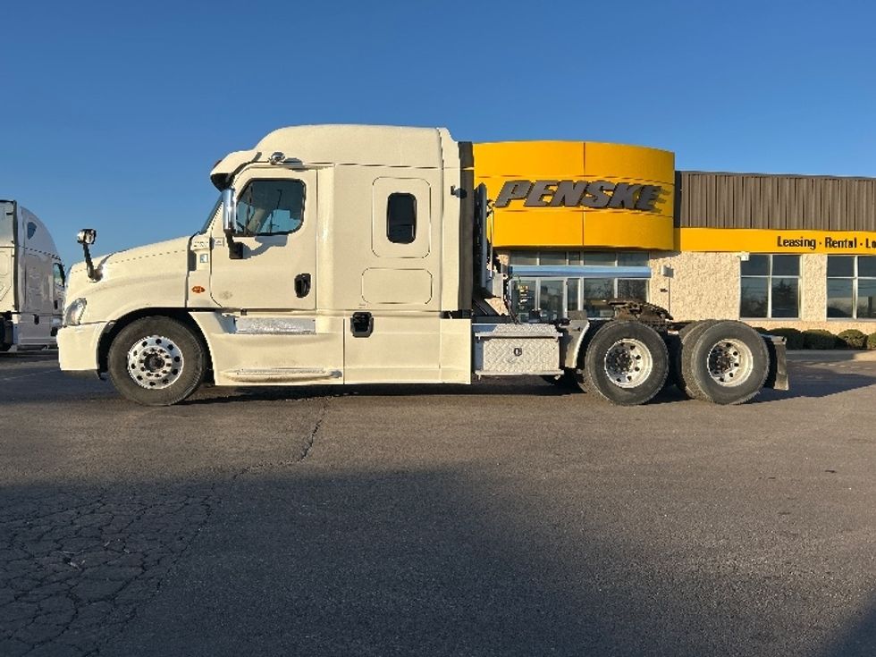 Sleeper Tractor-Heavy Duty Tractors-Freightliner-2019-Cascadia 12564ST-Oklahoma City-OK-599,342\n\t\tmiles-$ 42,500 - Image 4