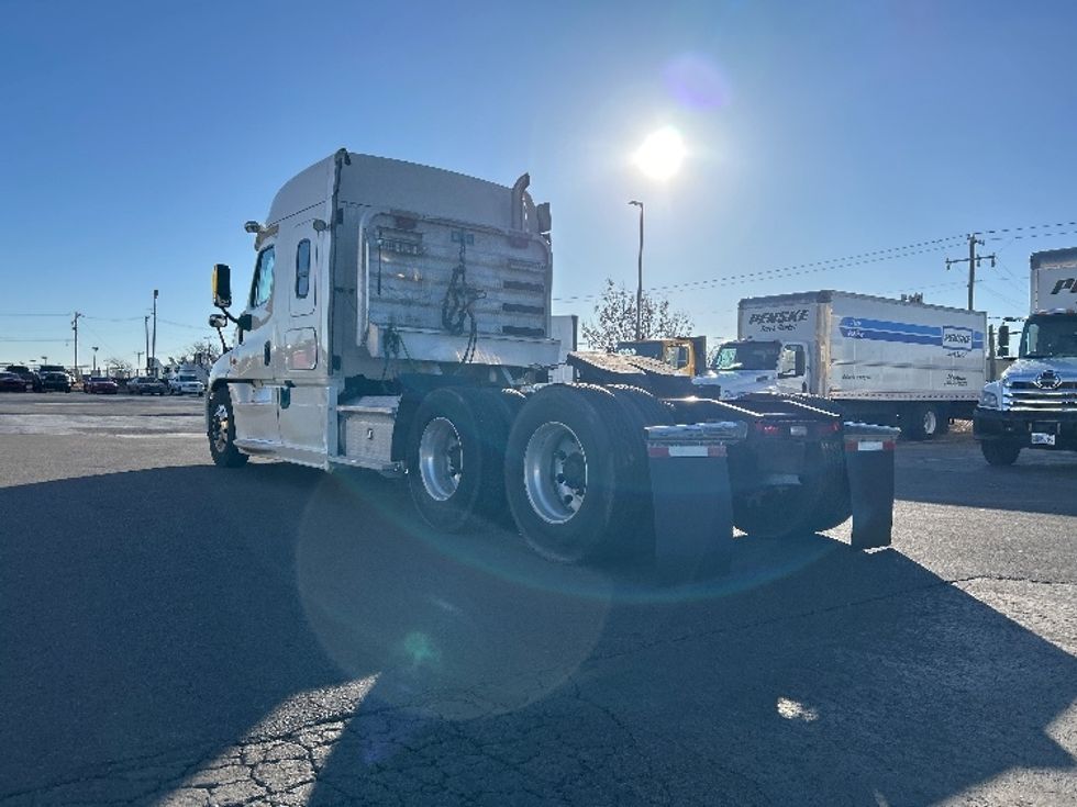Sleeper Tractor-Heavy Duty Tractors-Freightliner-2019-Cascadia 12564ST-Oklahoma City-OK-599,342\n\t\tmiles-$ 42,500 - Image 5