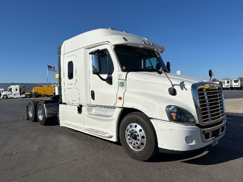 Sleeper Tractor-Heavy Duty Tractors-Freightliner-2019-Cascadia 12564ST-Oklahoma City-OK-615,975\n\t\tmiles-$ 42,750 - Image 1