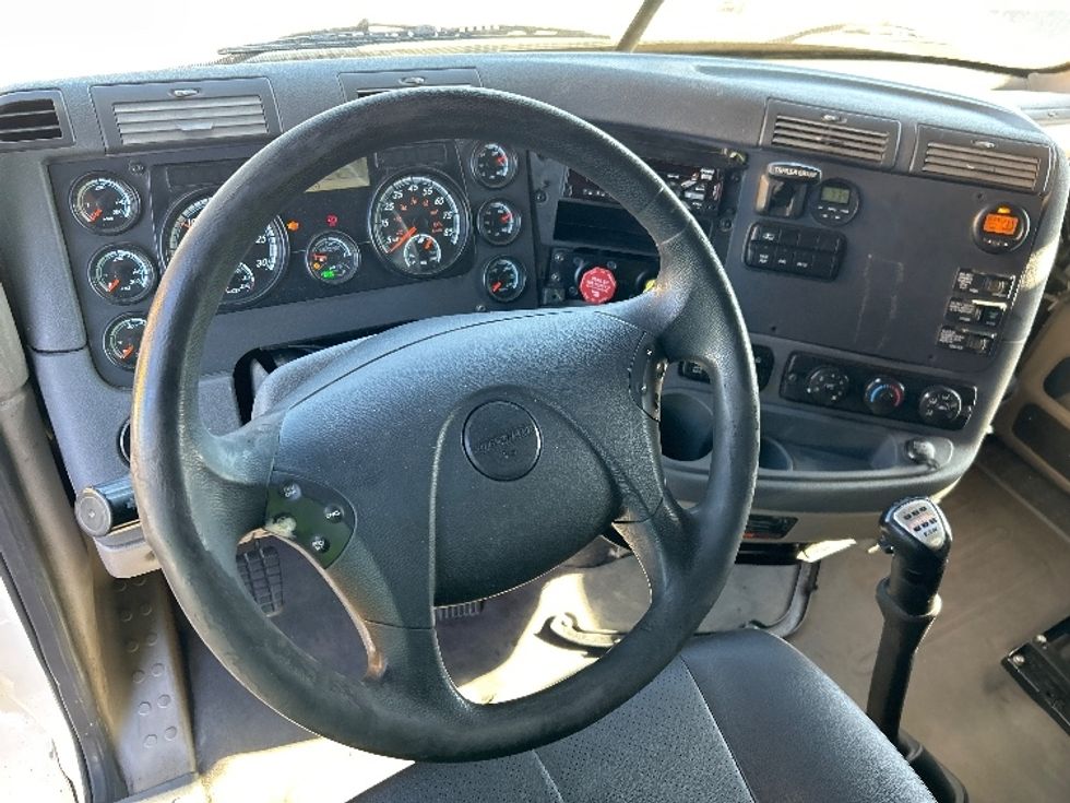 Sleeper Tractor-Heavy Duty Tractors-Freightliner-2019-Cascadia 12564ST-Oklahoma City-OK-615,975\n\t\tmiles-$ 42,750 - Image 10
