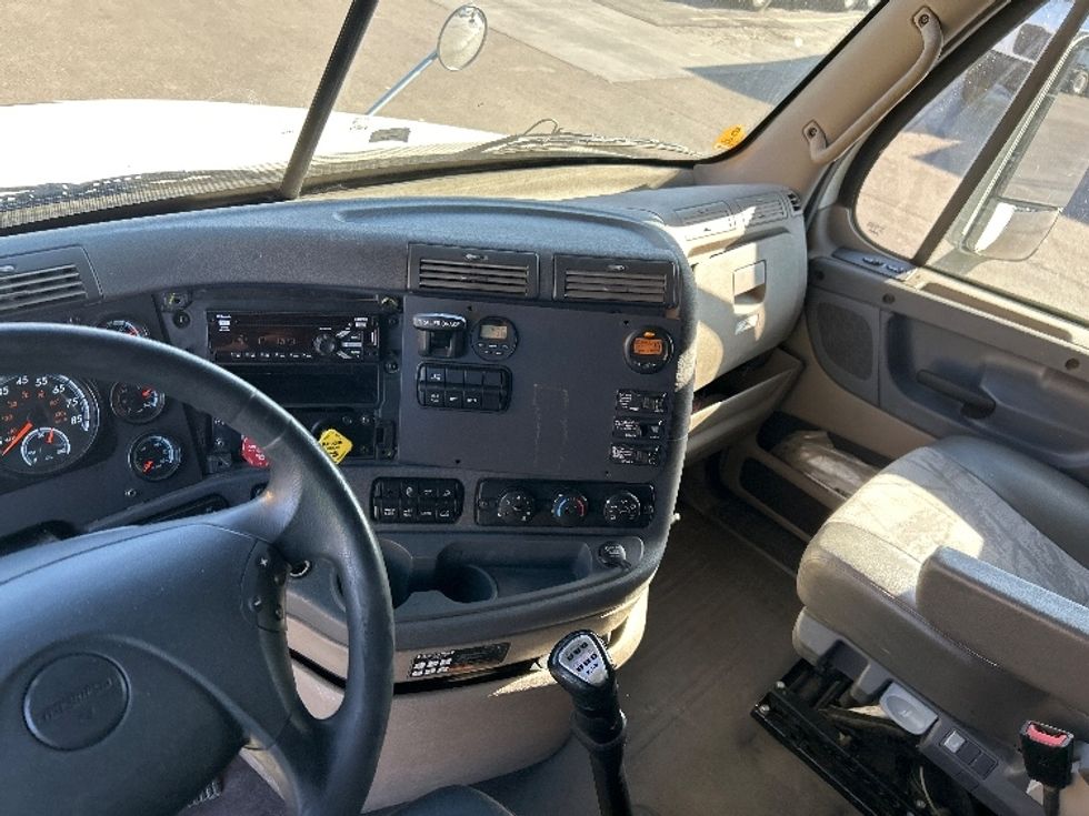 Sleeper Tractor-Heavy Duty Tractors-Freightliner-2019-Cascadia 12564ST-Oklahoma City-OK-615,975\n\t\tmiles-$ 42,750 - Image 11