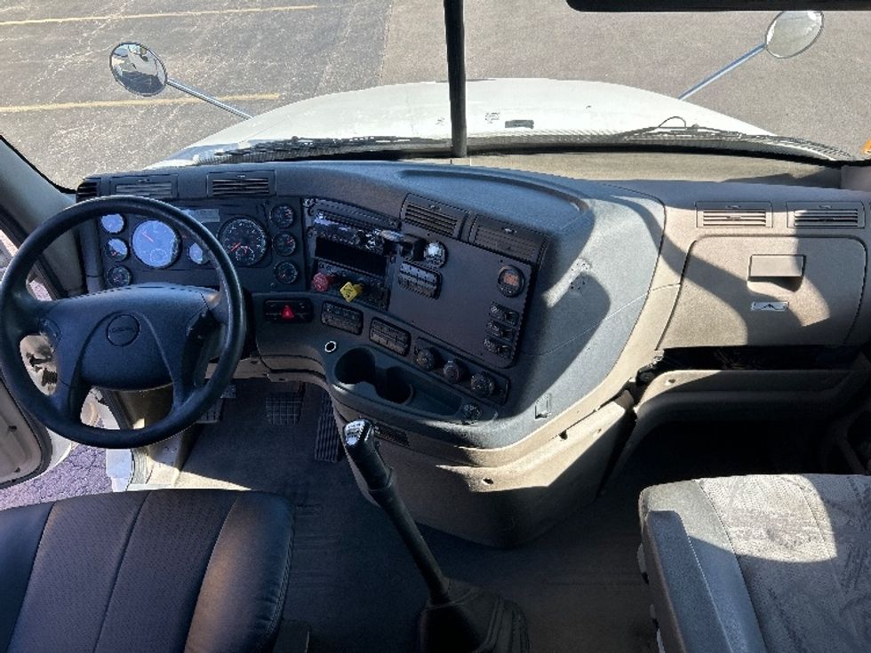 Sleeper Tractor-Heavy Duty Tractors-Freightliner-2019-Cascadia 12564ST-Oklahoma City-OK-615,975\n\t\tmiles-$ 42,750 - Image 12