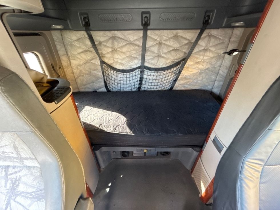 Sleeper Tractor-Heavy Duty Tractors-Freightliner-2019-Cascadia 12564ST-Oklahoma City-OK-615,975\n\t\tmiles-$ 42,750 - Image 16