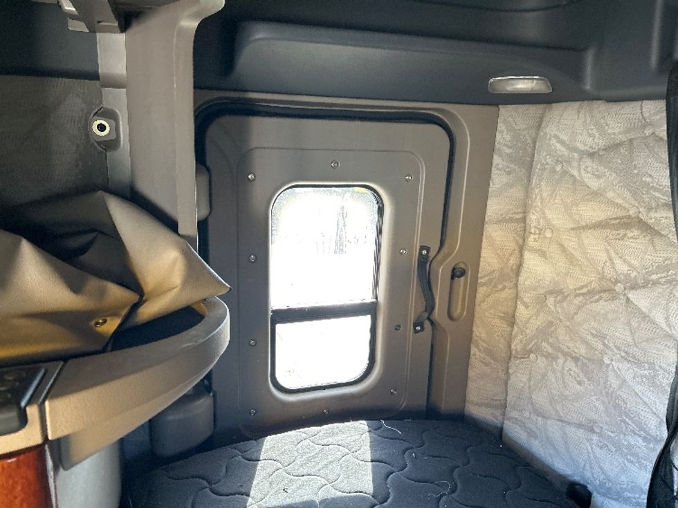 Sleeper Tractor-Heavy Duty Tractors-Freightliner-2019-Cascadia 12564ST-Oklahoma City-OK-615,975\n\t\tmiles-$ 42,750 - Image 19