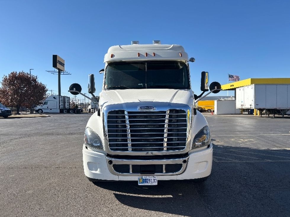 Sleeper Tractor-Heavy Duty Tractors-Freightliner-2019-Cascadia 12564ST-Oklahoma City-OK-615,975\n\t\tmiles-$ 42,750 - Image 2