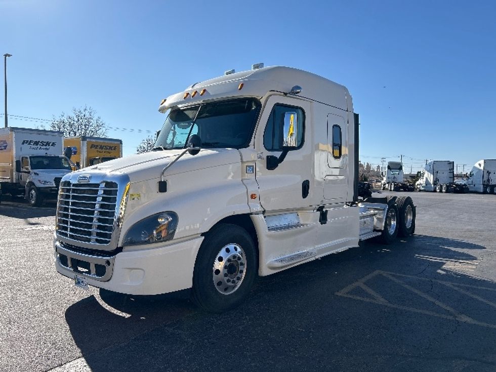 Sleeper Tractor-Heavy Duty Tractors-Freightliner-2019-Cascadia 12564ST-Oklahoma City-OK-615,975\n\t\tmiles-$ 42,750 - Image 3