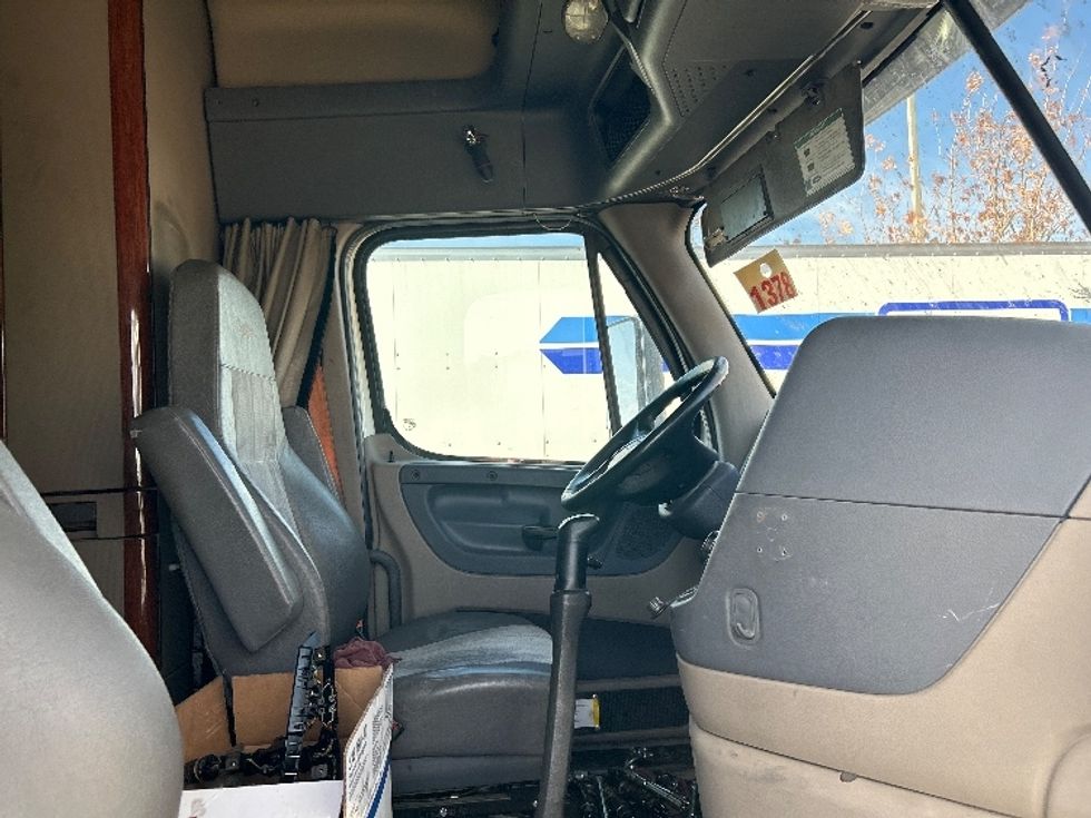 Sleeper Tractor-Heavy Duty Tractors-Freightliner-2019-Cascadia 12564ST-Oklahoma City-OK-681,273\n\t\tmiles-$ 16,000 - Image 15