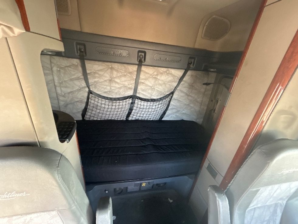 Sleeper Tractor-Heavy Duty Tractors-Freightliner-2019-Cascadia 12564ST-Oklahoma City-OK-681,273\n\t\tmiles-$ 16,000 - Image 16