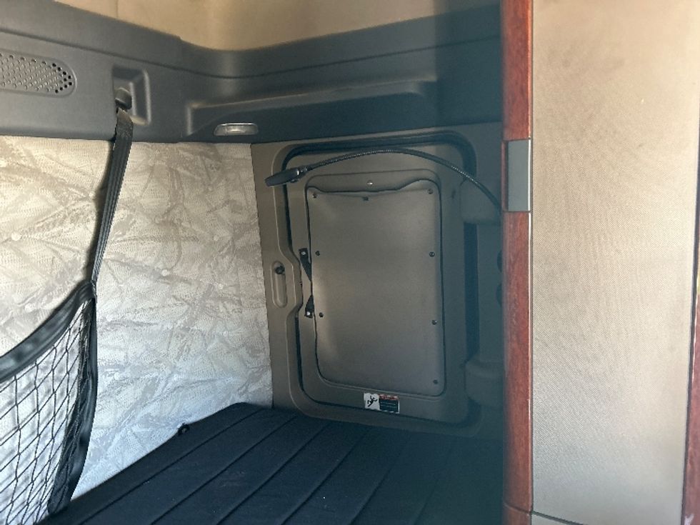 Sleeper Tractor-Heavy Duty Tractors-Freightliner-2019-Cascadia 12564ST-Oklahoma City-OK-681,273\n\t\tmiles-$ 16,000 - Image 18