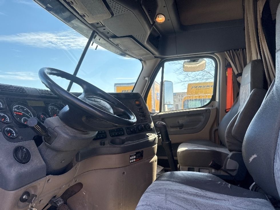Sleeper Tractor-Heavy Duty Tractors-Freightliner-2019-Cascadia 12564ST-Omaha-NE-343,221\n\t\tmiles-$ 53,250 - Image 10