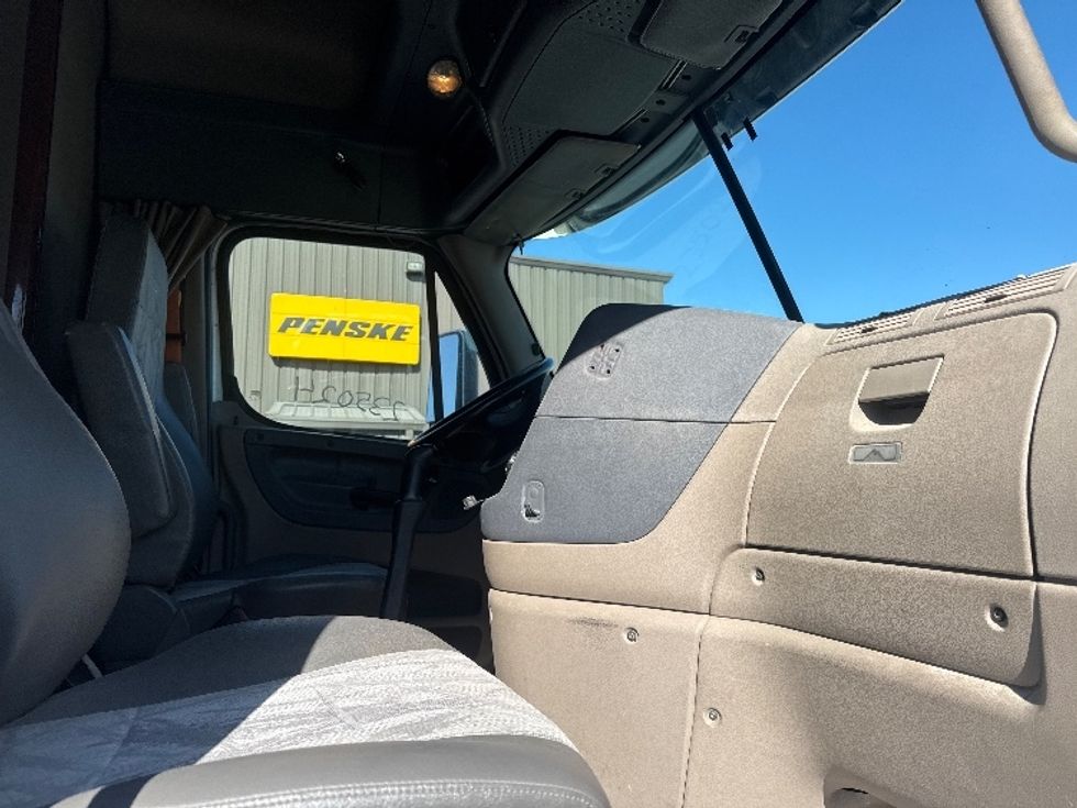 Sleeper Tractor-Heavy Duty Tractors-Freightliner-2019-Cascadia 12564ST-Omaha-NE-343,221\n\t\tmiles-$ 53,250 - Image 13