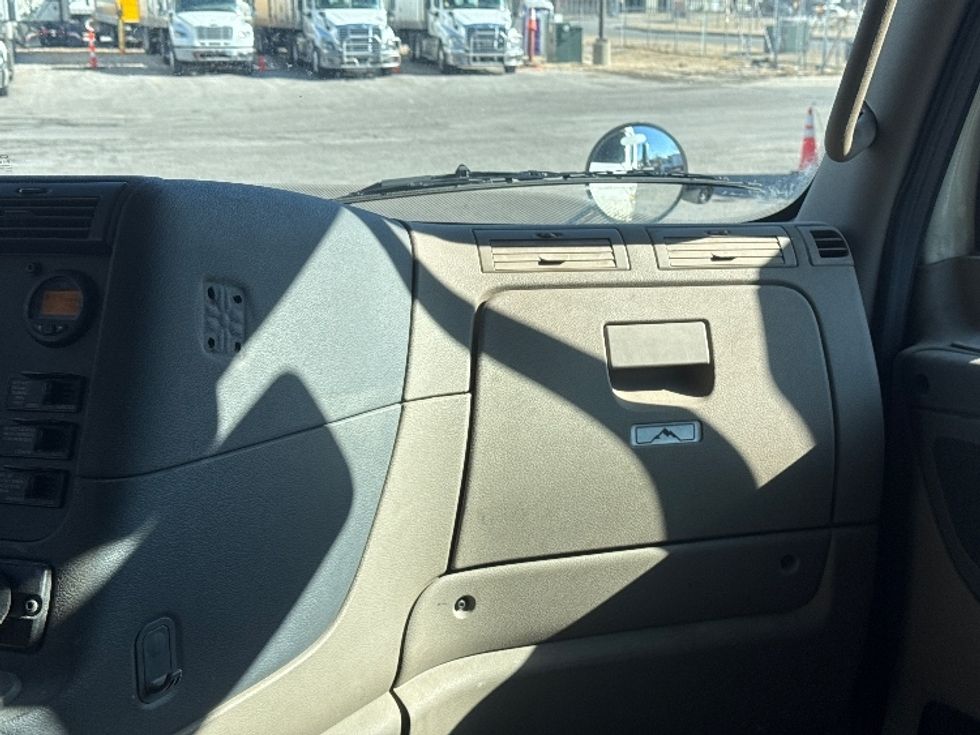 Sleeper Tractor-Heavy Duty Tractors-Freightliner-2019-Cascadia 12564ST-Omaha-NE-343,221\n\t\tmiles-$ 53,250 - Image 14