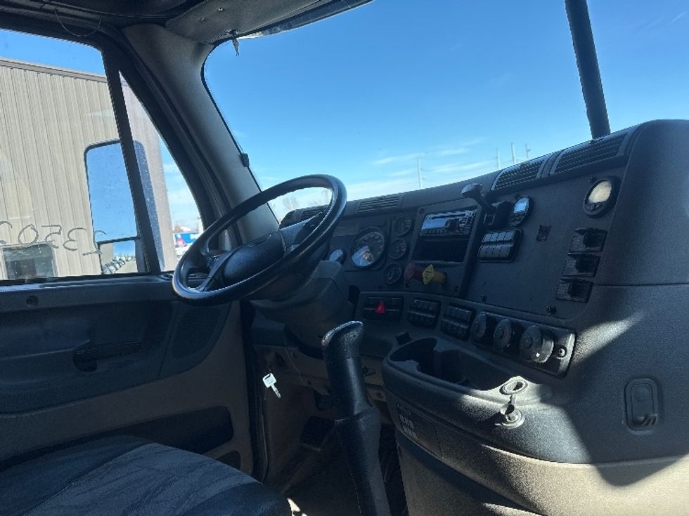 Sleeper Tractor-Heavy Duty Tractors-Freightliner-2019-Cascadia 12564ST-Omaha-NE-343,221\n\t\tmiles-$ 53,250 - Image 15