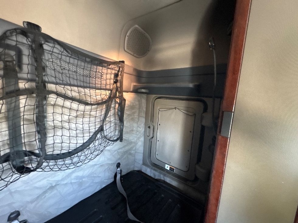 Sleeper Tractor-Heavy Duty Tractors-Freightliner-2019-Cascadia 12564ST-Omaha-NE-343,221\n\t\tmiles-$ 53,250 - Image 17