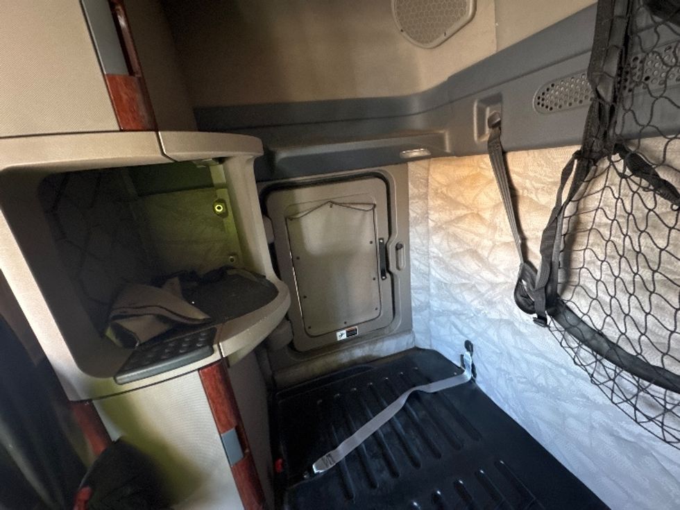 Sleeper Tractor-Heavy Duty Tractors-Freightliner-2019-Cascadia 12564ST-Omaha-NE-343,221\n\t\tmiles-$ 53,250 - Image 18