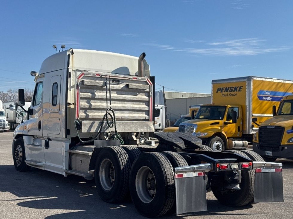 Sleeper Tractor-Heavy Duty Tractors-Freightliner-2019-Cascadia 12564ST-Omaha-NE-343,221\n\t\tmiles-$ 53,250 - Image 5