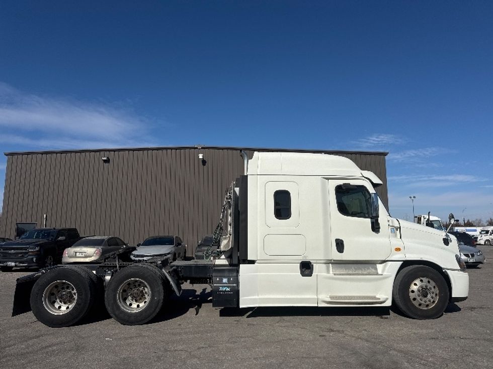 Sleeper Tractor-Heavy Duty Tractors-Freightliner-2019-Cascadia 12564ST-Omaha-NE-343,221\n\t\tmiles-$ 53,250 - Image 8