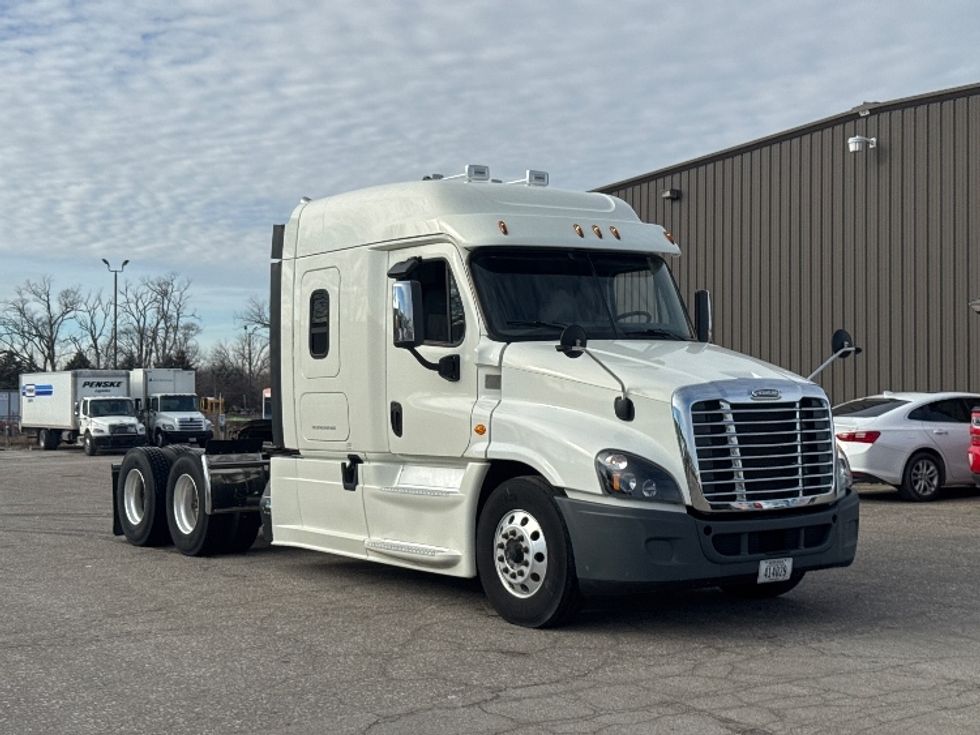 Sleeper Tractor-Heavy Duty Tractors-Freightliner-2019-Cascadia 12564ST-Omaha-NE-735,747\n\t\tmiles-$ 30,250 - Image 1