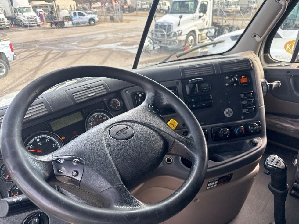 Sleeper Tractor-Heavy Duty Tractors-Freightliner-2019-Cascadia 12564ST-Omaha-NE-735,747\n\t\tmiles-$ 30,250 - Image 10