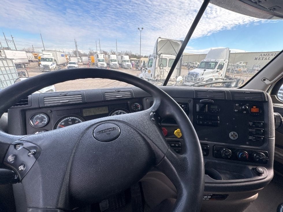 Sleeper Tractor-Heavy Duty Tractors-Freightliner-2019-Cascadia 12564ST-Omaha-NE-735,747\n\t\tmiles-$ 30,250 - Image 11