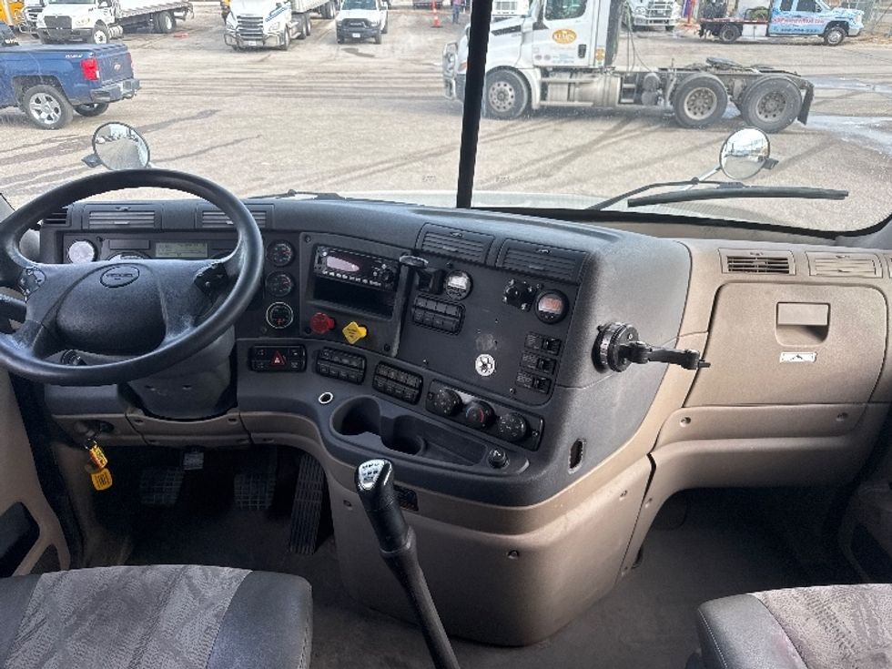 Sleeper Tractor-Heavy Duty Tractors-Freightliner-2019-Cascadia 12564ST-Omaha-NE-735,747\n\t\tmiles-$ 30,250 - Image 12
