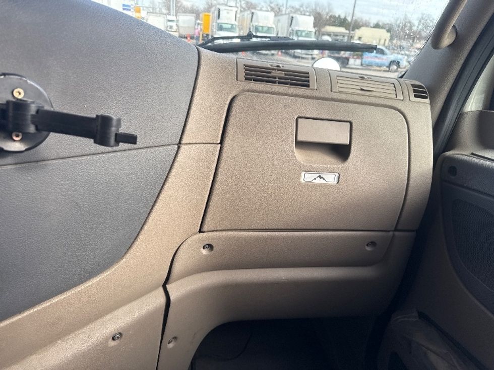 Sleeper Tractor-Heavy Duty Tractors-Freightliner-2019-Cascadia 12564ST-Omaha-NE-735,747\n\t\tmiles-$ 30,250 - Image 14