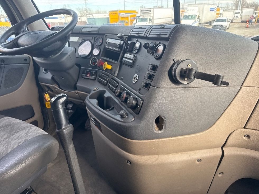 Sleeper Tractor-Heavy Duty Tractors-Freightliner-2019-Cascadia 12564ST-Omaha-NE-735,747\n\t\tmiles-$ 30,250 - Image 15