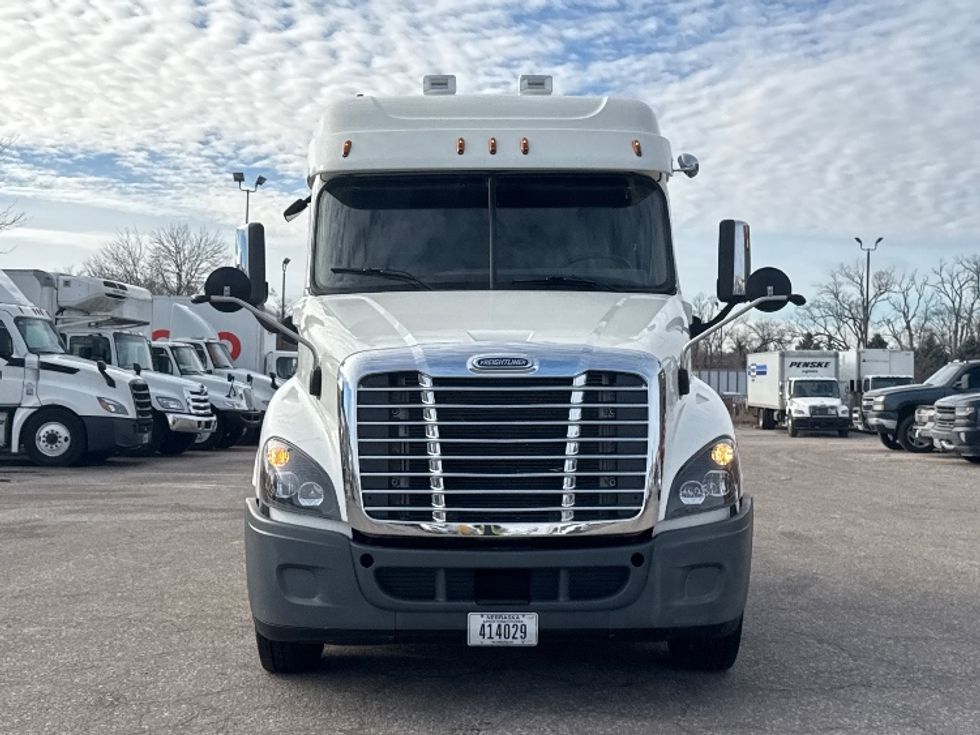 Sleeper Tractor-Heavy Duty Tractors-Freightliner-2019-Cascadia 12564ST-Omaha-NE-735,747\n\t\tmiles-$ 30,250 - Image 2
