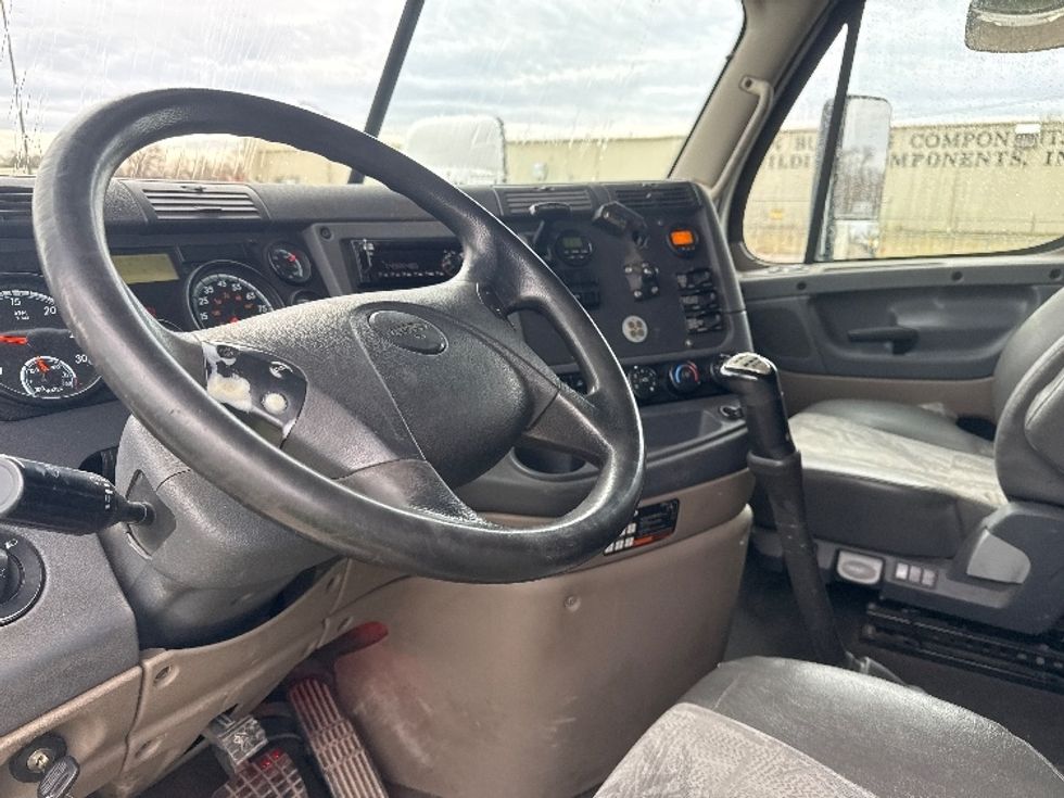 Sleeper Tractor-Heavy Duty Tractors-Freightliner-2019-Cascadia 12564ST-Omaha-NE-742,554\n\t\tmiles-$ 30,000 - Image 10