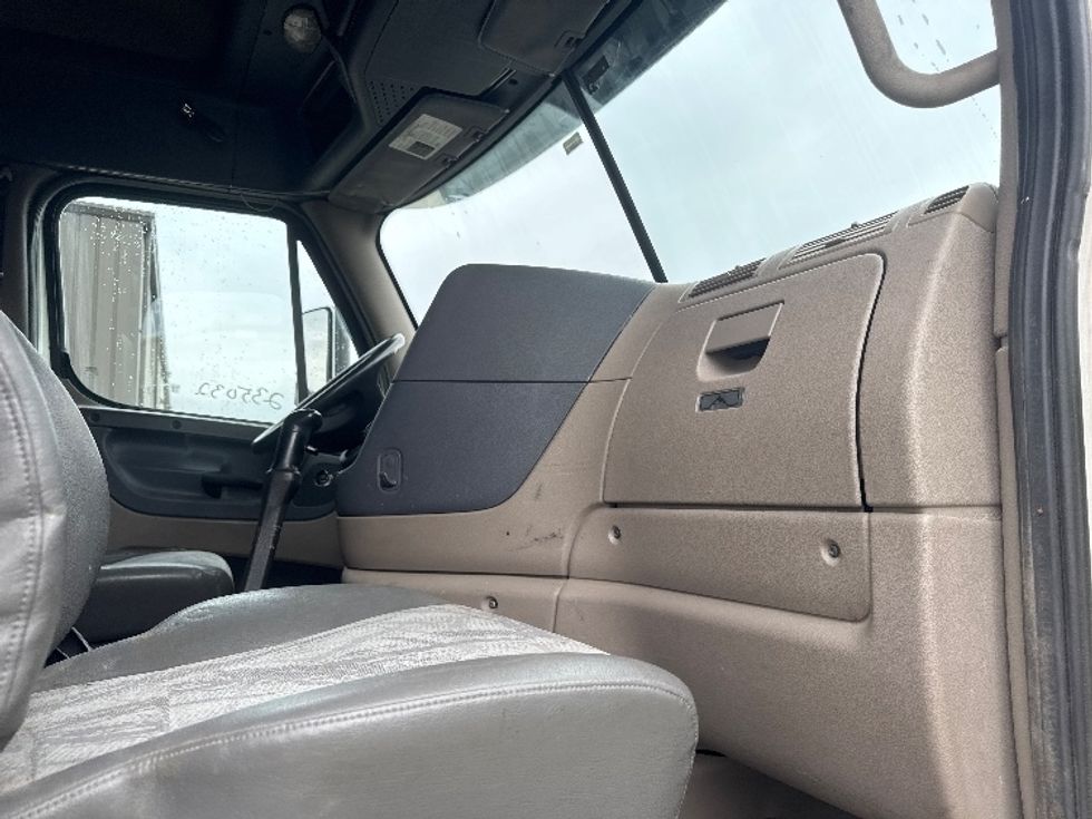 Sleeper Tractor-Heavy Duty Tractors-Freightliner-2019-Cascadia 12564ST-Omaha-NE-742,554\n\t\tmiles-$ 30,000 - Image 13