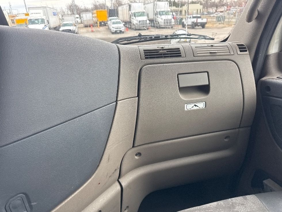 Sleeper Tractor-Heavy Duty Tractors-Freightliner-2019-Cascadia 12564ST-Omaha-NE-742,554\n\t\tmiles-$ 30,000 - Image 14