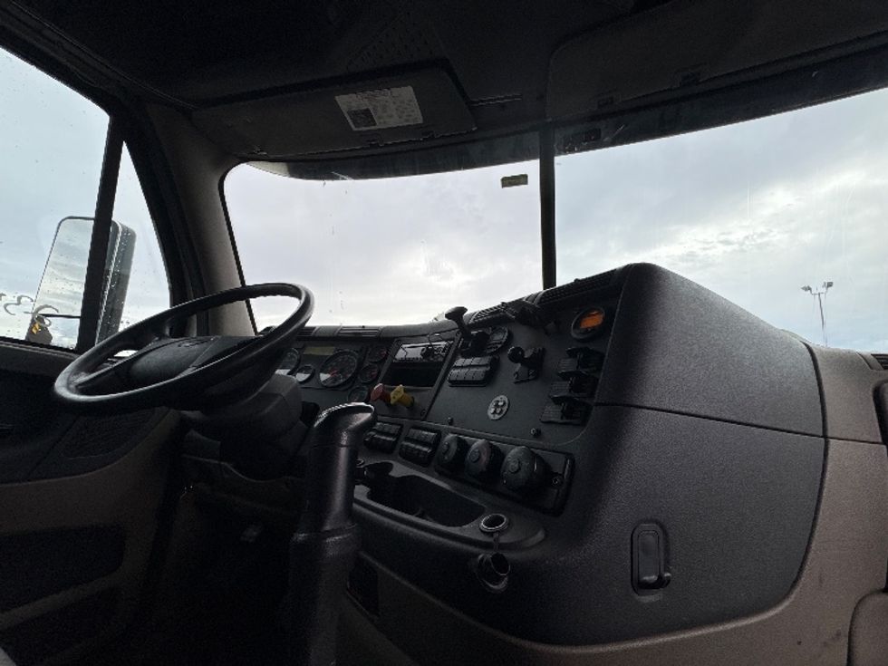 Sleeper Tractor-Heavy Duty Tractors-Freightliner-2019-Cascadia 12564ST-Omaha-NE-742,554\n\t\tmiles-$ 30,000 - Image 15