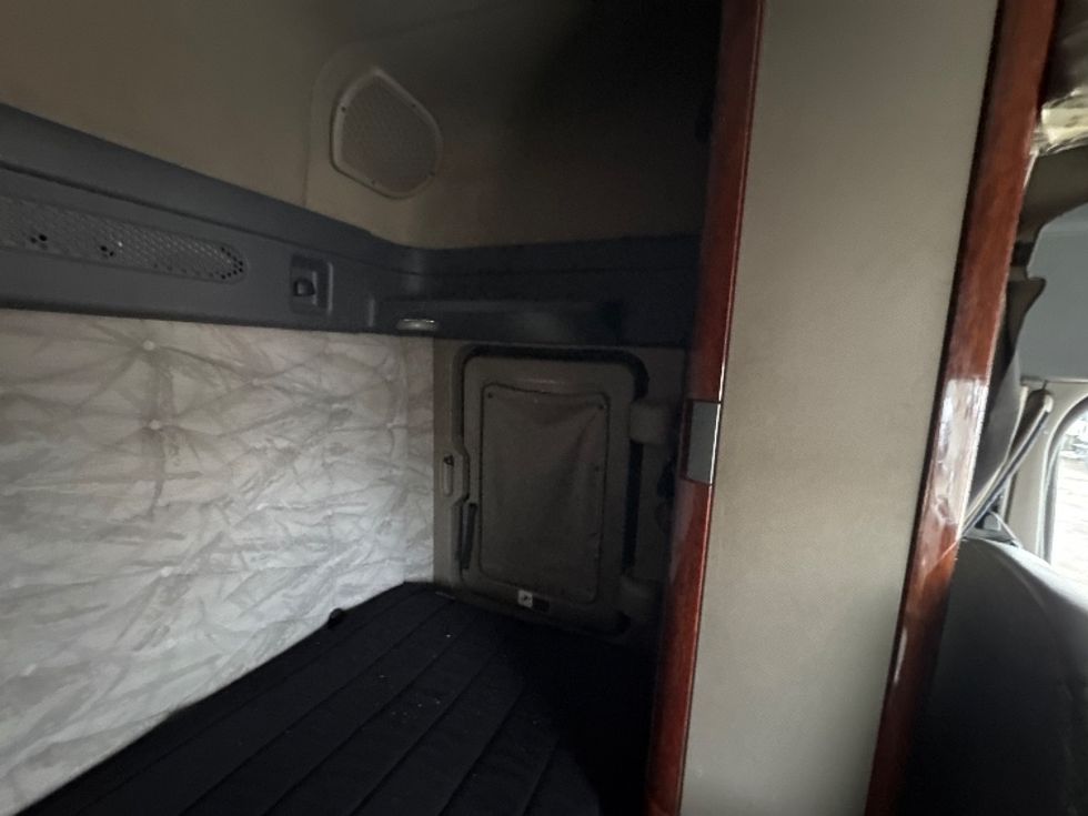 Sleeper Tractor-Heavy Duty Tractors-Freightliner-2019-Cascadia 12564ST-Omaha-NE-742,554\n\t\tmiles-$ 30,000 - Image 17