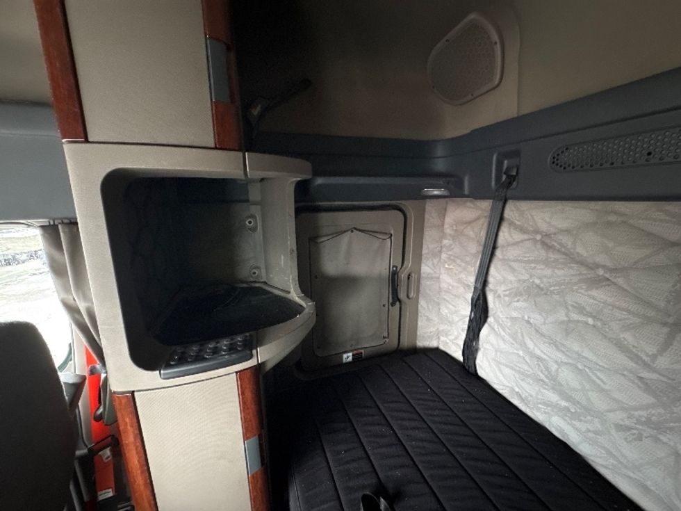 Sleeper Tractor-Heavy Duty Tractors-Freightliner-2019-Cascadia 12564ST-Omaha-NE-742,554\n\t\tmiles-$ 30,000 - Image 18