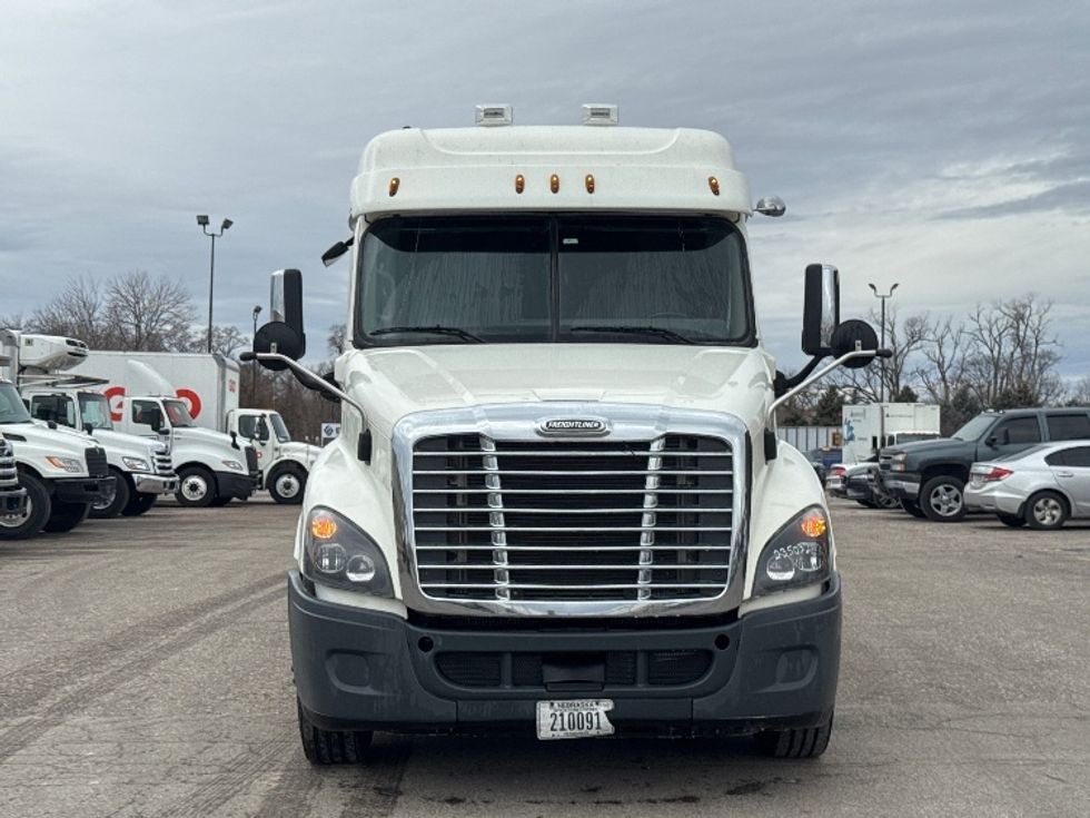 Sleeper Tractor-Heavy Duty Tractors-Freightliner-2019-Cascadia 12564ST-Omaha-NE-742,554\n\t\tmiles-$ 30,000 - Image 2
