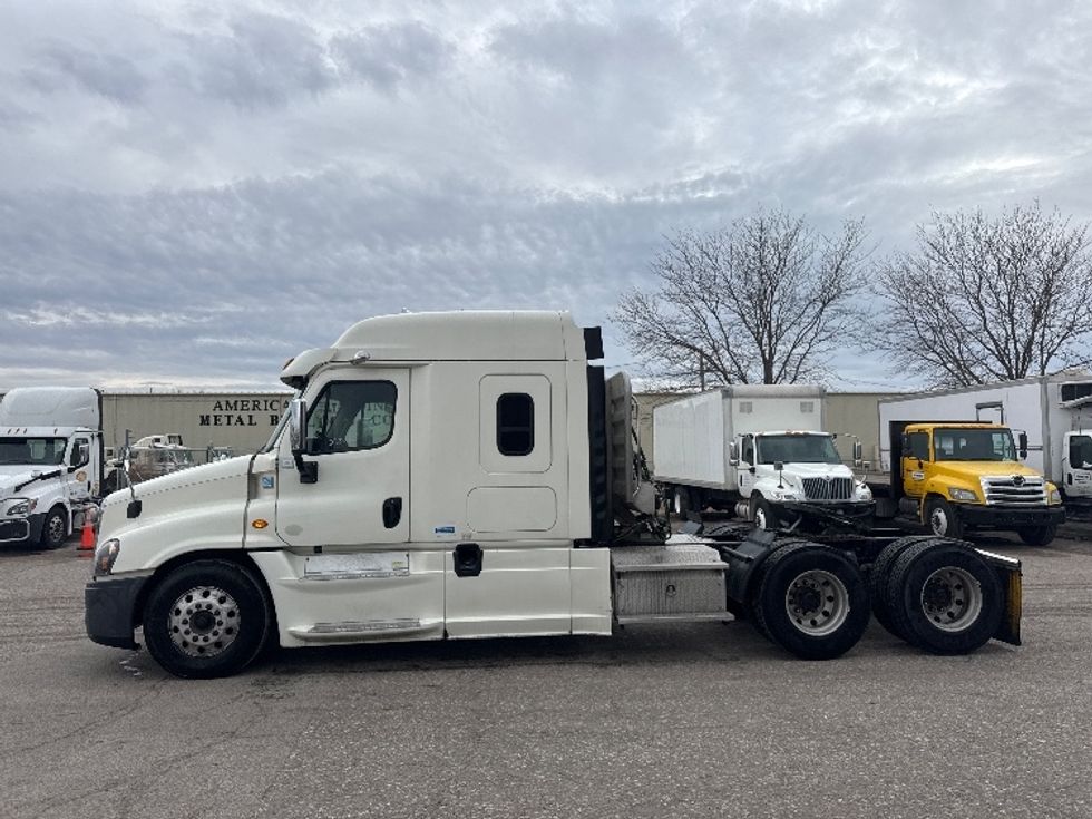 Sleeper Tractor-Heavy Duty Tractors-Freightliner-2019-Cascadia 12564ST-Omaha-NE-742,554\n\t\tmiles-$ 30,000 - Image 4